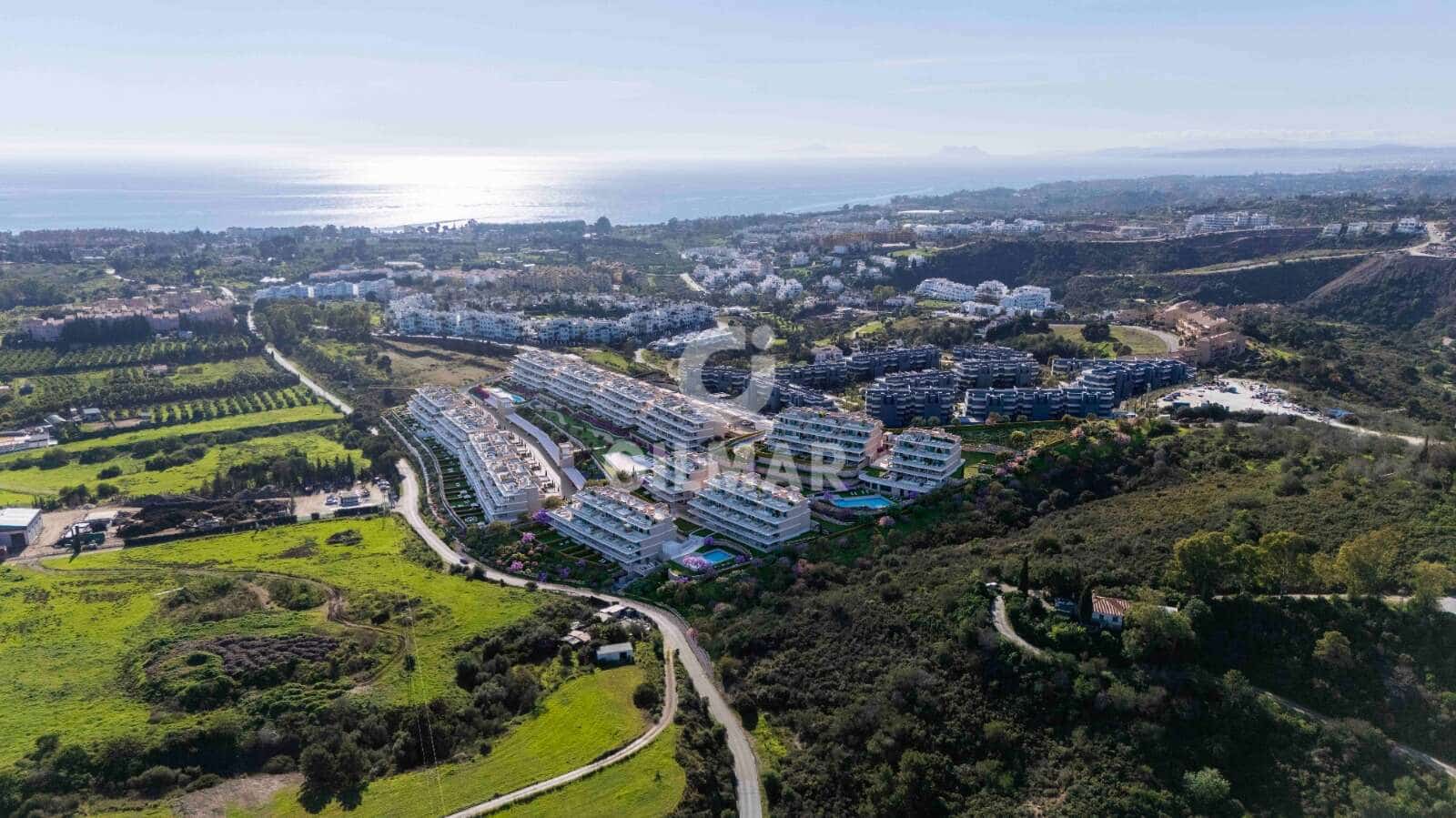 Piso de 2 habitaciones en Estepona en venta con piscina garaje - 449.000 € (Ref: 10026279)
