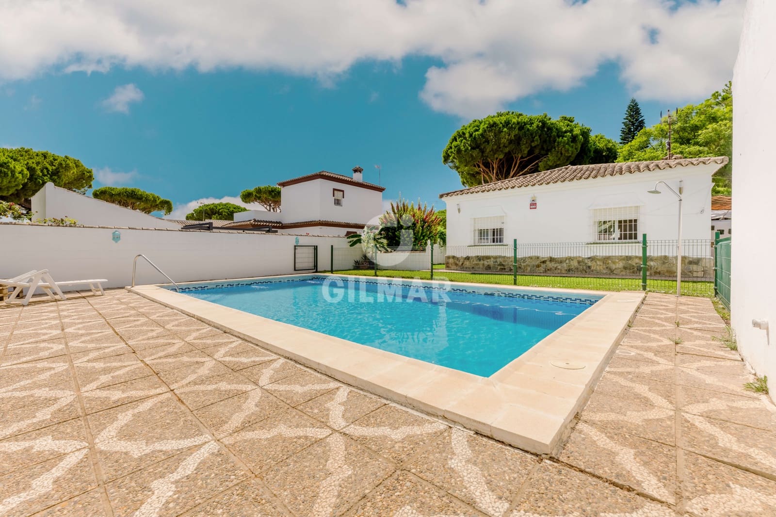 3 bedroom Villa for sale in Chiclana de la Frontera with pool - € 390,000 (Ref: 10026582)