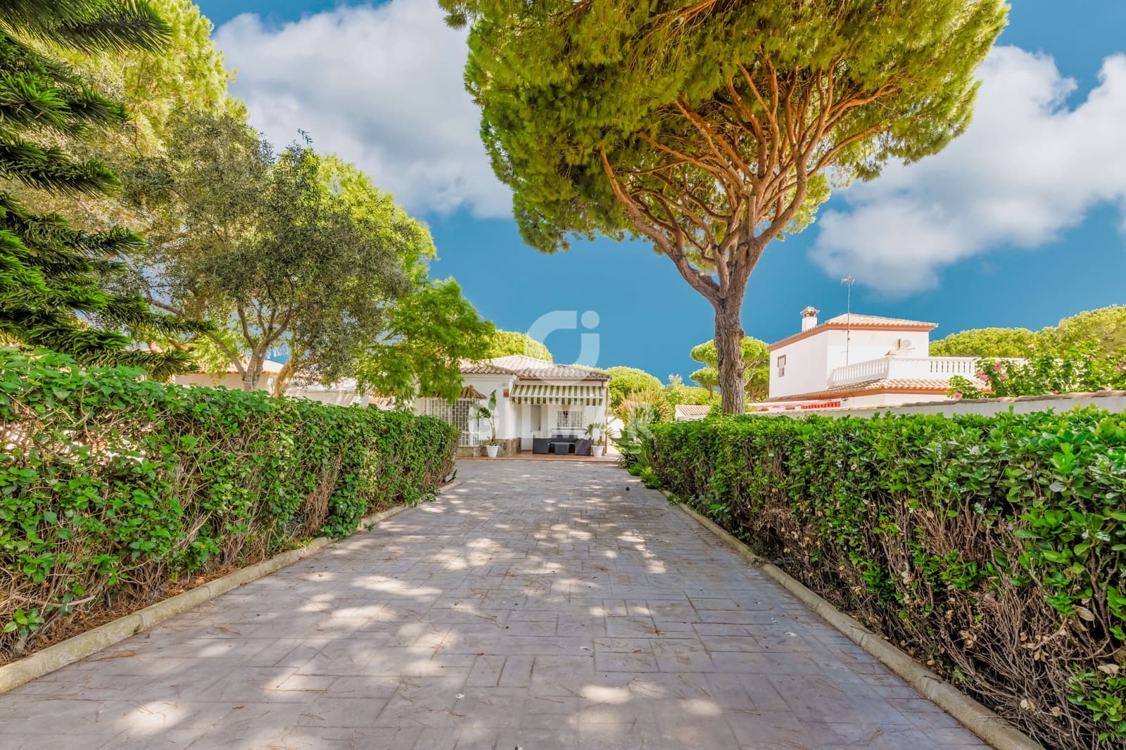 3 bedroom Villa for sale in Chiclana de la Frontera with pool - € 390,000 (Ref: 10026582)