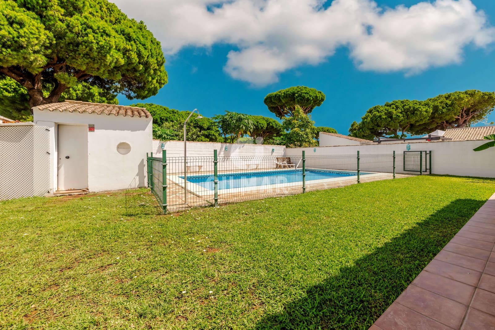 3 bedroom Villa for sale in Chiclana de la Frontera with pool - € 390,000 (Ref: 10026582)