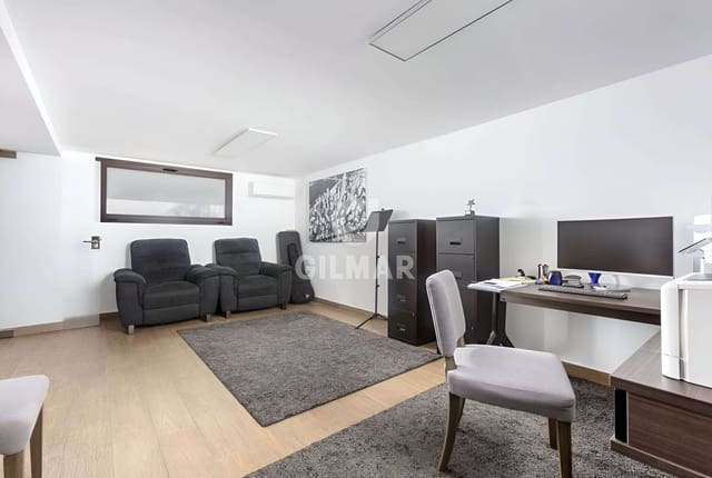 6 quarto Moradia para venda em Nueva Atalaya, Estepona com piscina garagem - 2 195 000 € (Ref: 10027566)