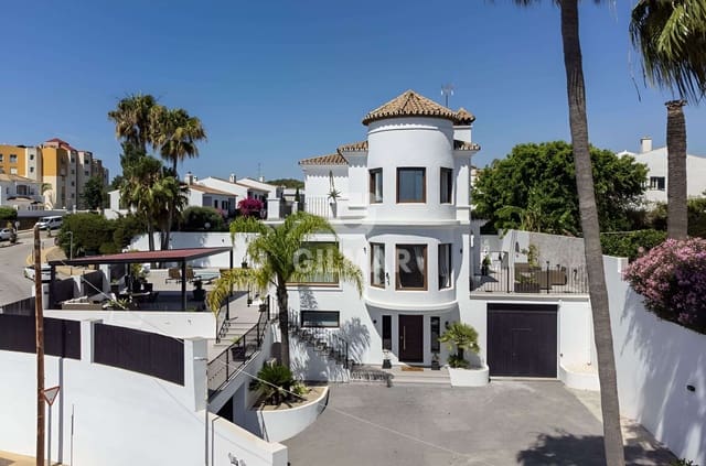 6 quarto Moradia para venda em Nueva Atalaya, Estepona com piscina garagem - 2 195 000 € (Ref: 10027566)