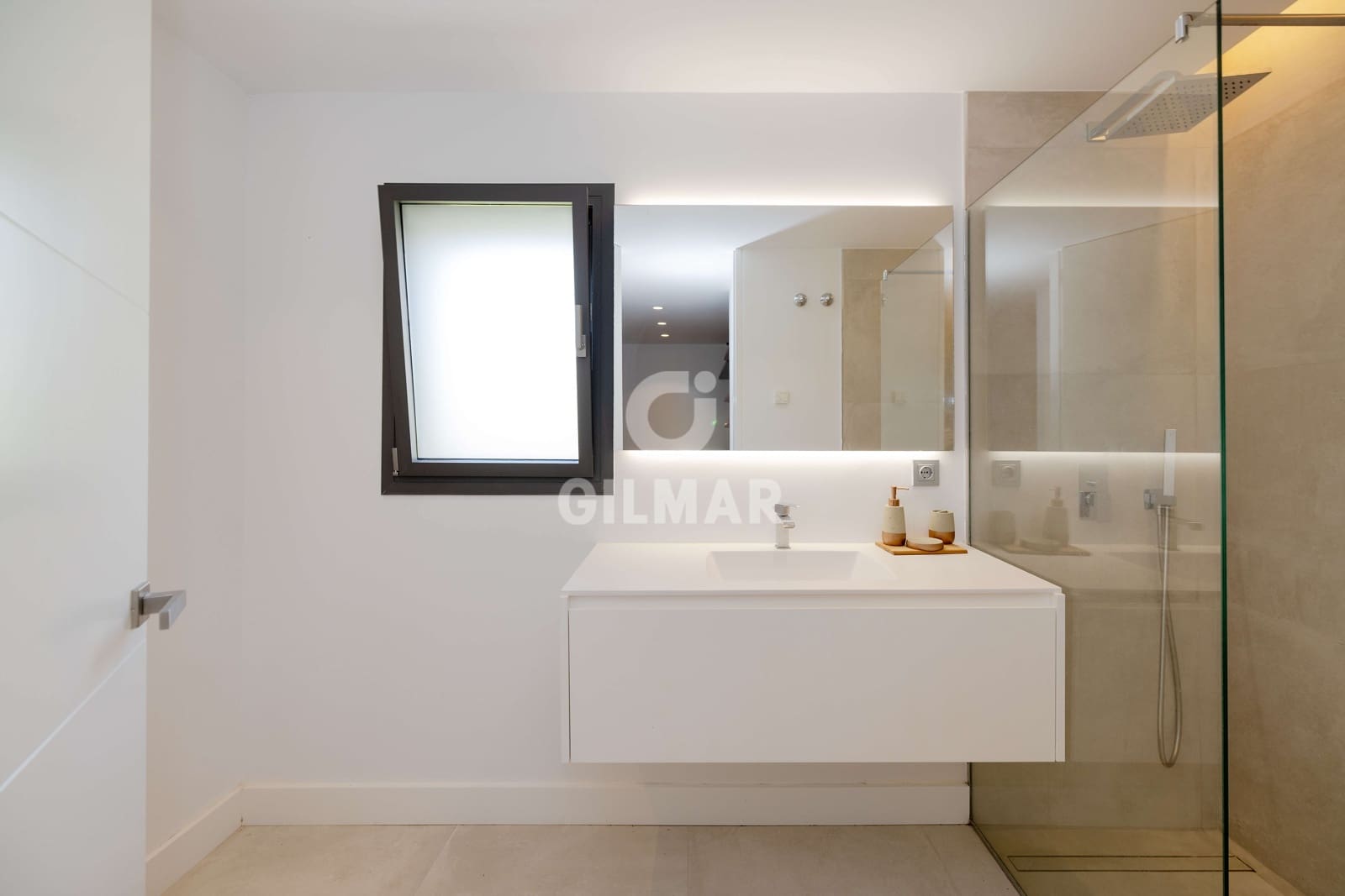 5 sypialnia Willa na sprzedaż w Nueva Andalucia z basenem garażem - 2 990 000 € (Ref: 10030921)