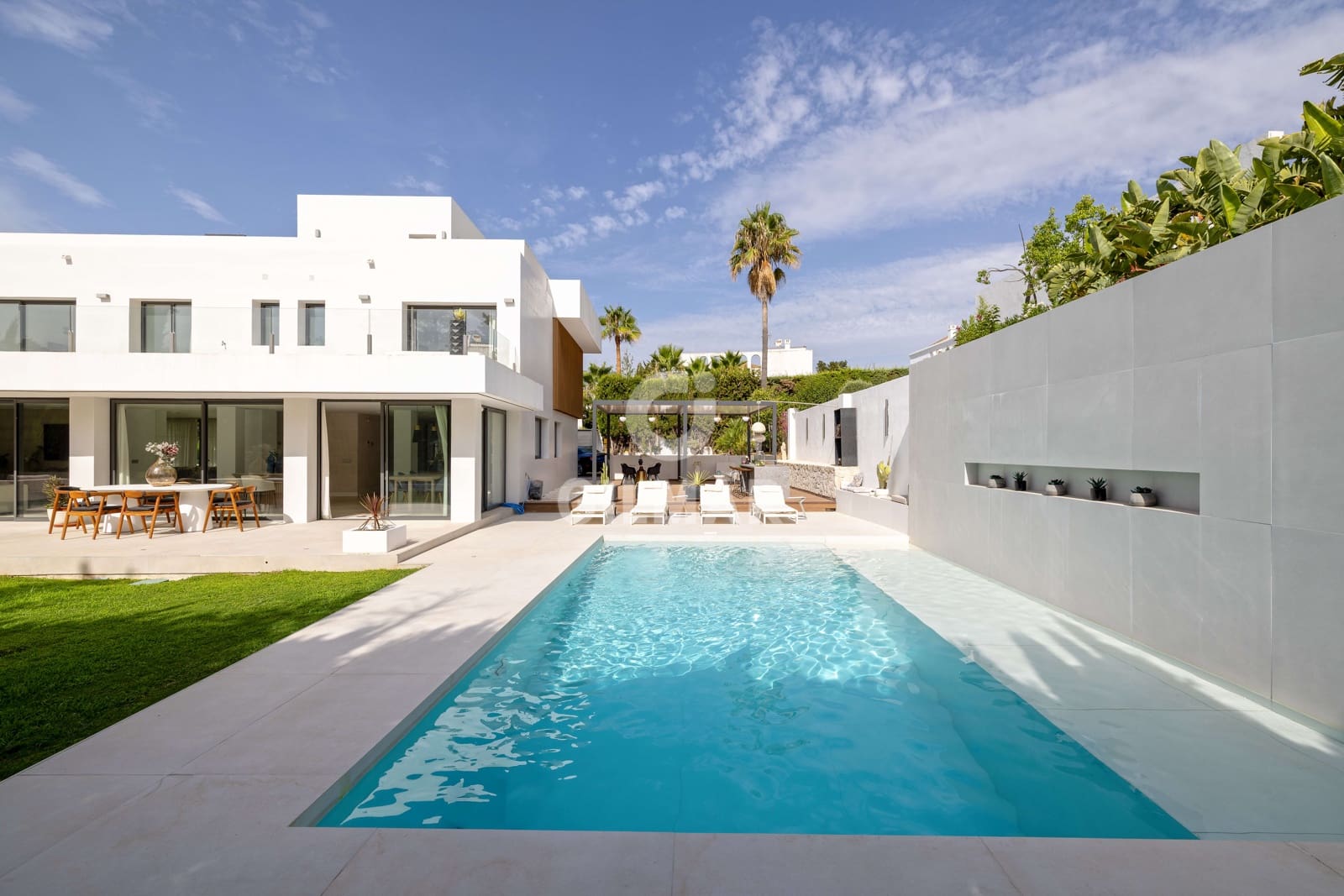 5 sypialnia Willa na sprzedaż w Nueva Andalucia z basenem garażem - 2 990 000 € (Ref: 10030921)