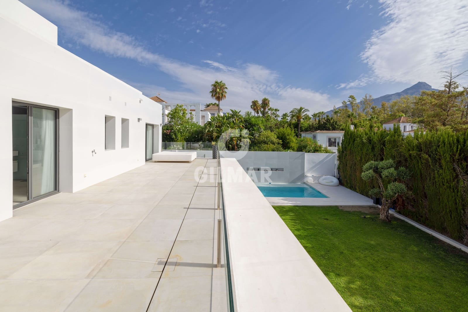 5 sypialnia Willa na sprzedaż w Nueva Andalucia z basenem garażem - 2 990 000 € (Ref: 10030921)