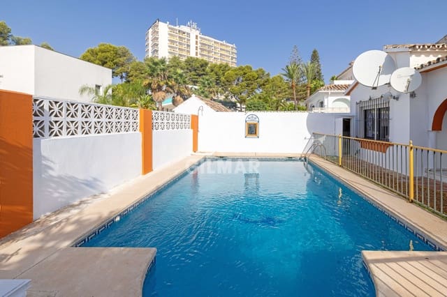 Chalet de 4 habitaciones en Las Brisas, Marbella en venta con piscina garaje - 1.070.000 € (Ref: 10030922)