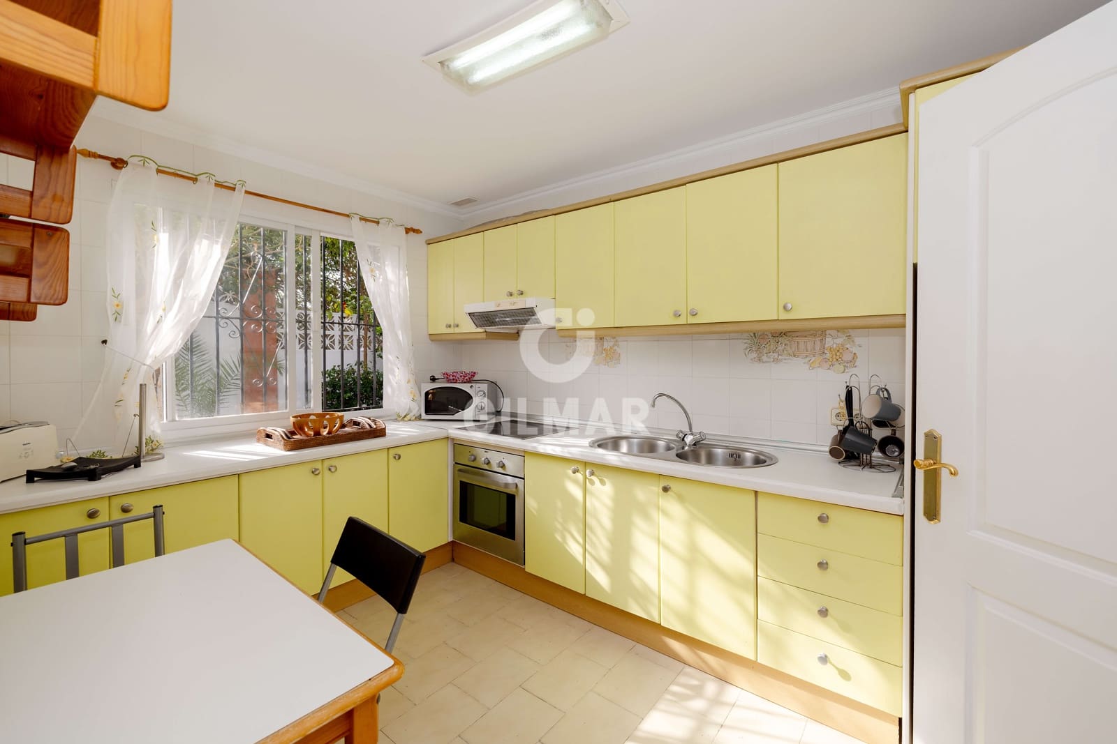 Chalet de 4 habitaciones en Nueva Andalucia en venta con piscina garaje - 1.070.000 € (Ref: 10030922)