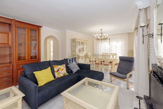 Chalet de 4 habitaciones en Las Brisas, Marbella en venta con piscina garaje - 1.070.000 € (Ref: 10030922)