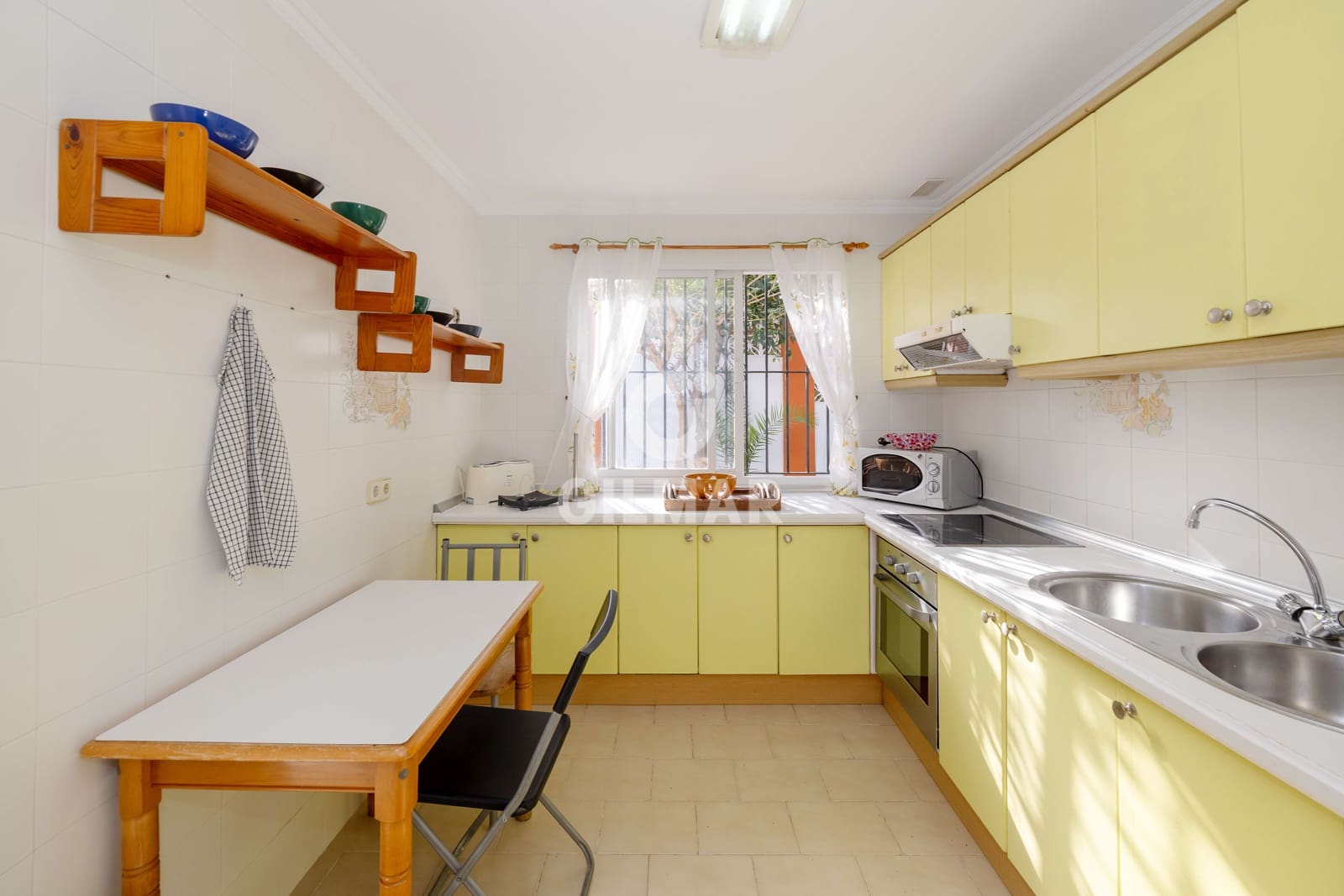 Chalet de 4 habitaciones en Nueva Andalucia en venta con piscina garaje - 1.070.000 € (Ref: 10030922)