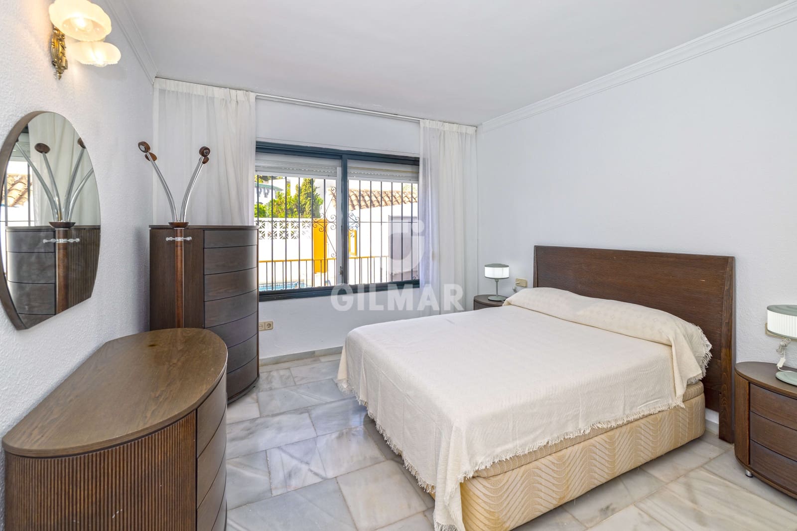Chalet de 4 habitaciones en Nueva Andalucia en venta con piscina garaje - 1.070.000 € (Ref: 10030922)