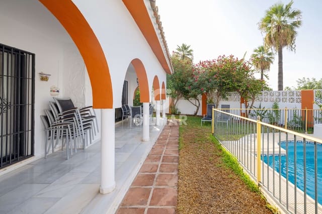 Chalet de 4 habitaciones en Las Brisas, Marbella en venta con piscina garaje - 1.070.000 € (Ref: 10030922)
