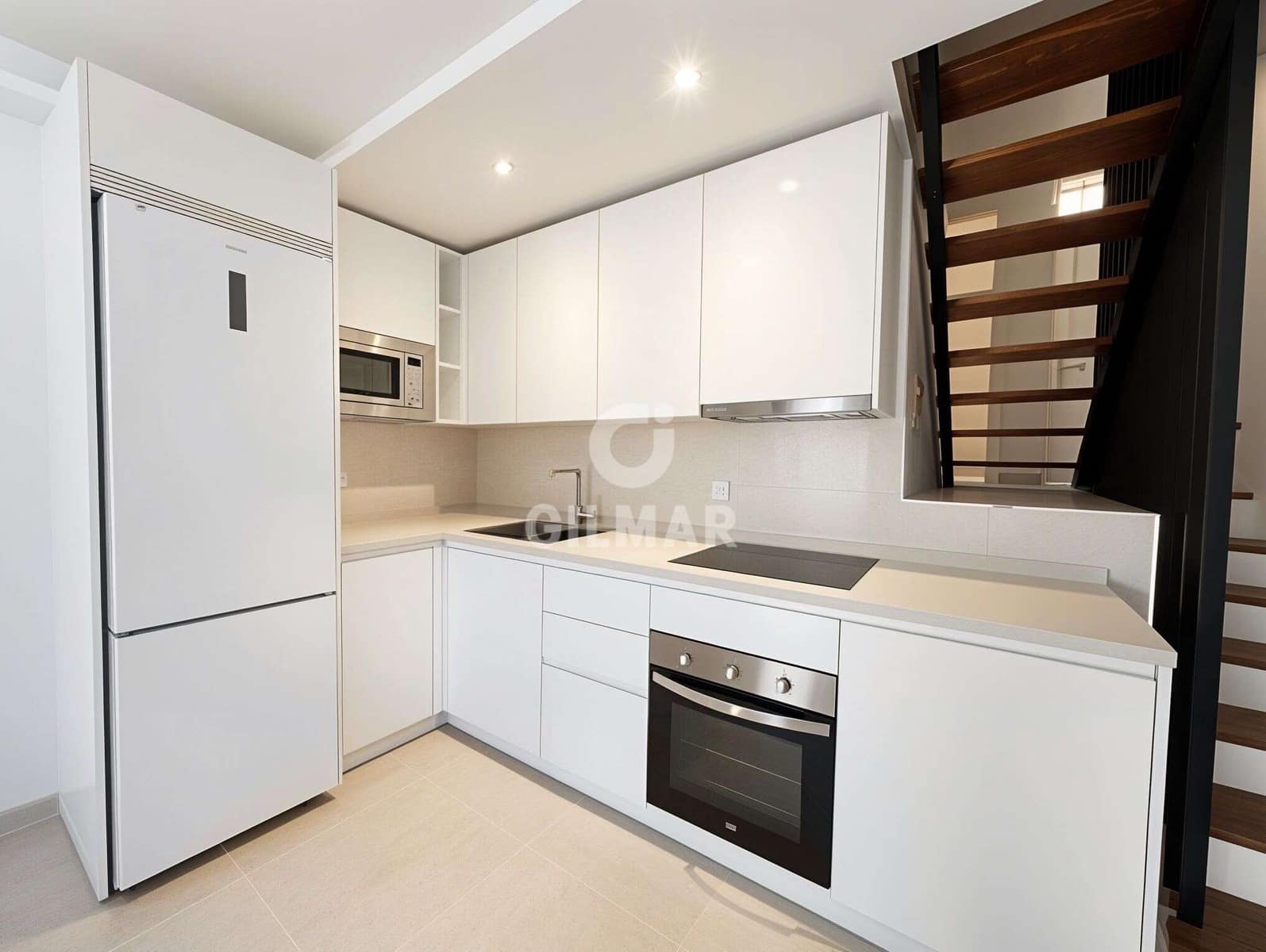 2 slaapkamer Rijtjeshuis te huur in Playa de las Americas met zwembad garage - € 2.000 (Ref: 10031272)