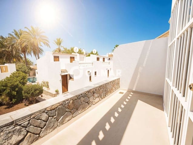 2 slaapkamer Rijtjeshuis te huur in Playa de las Americas, Arona met zwembad garage - € 2.000 (Ref: 10031272)