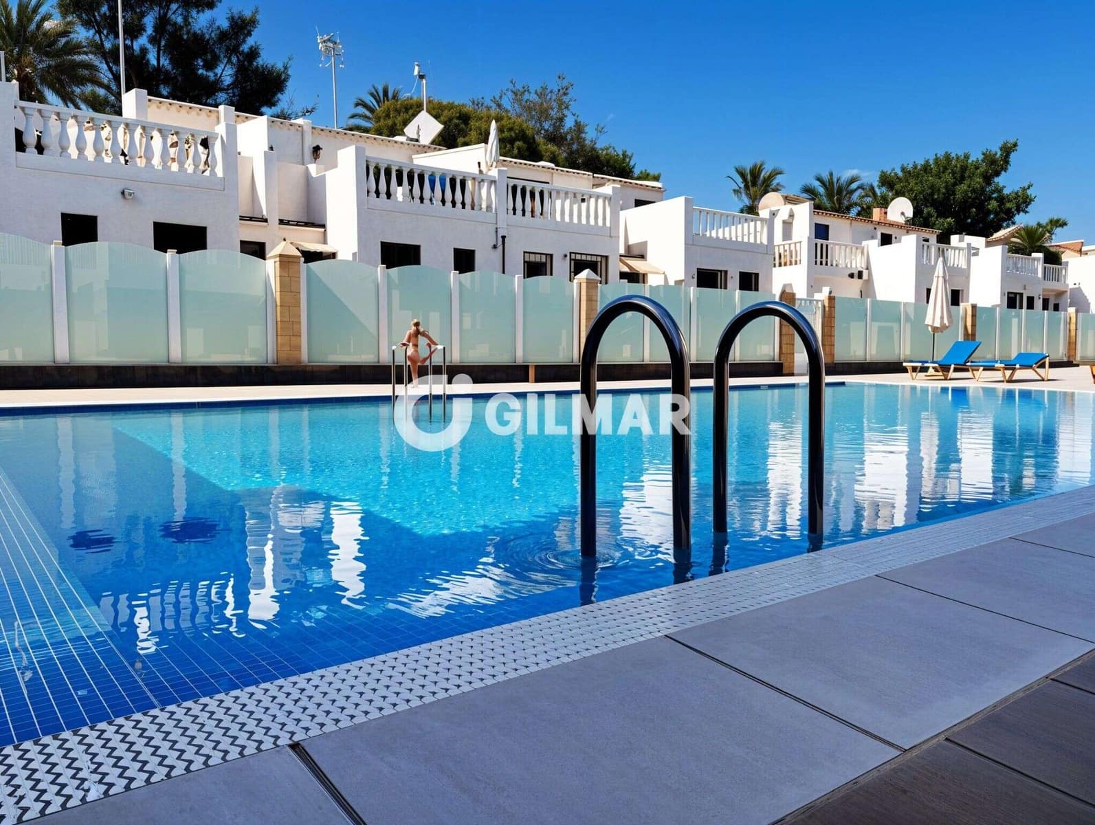 2 slaapkamer Rijtjeshuis te huur in Playa de las Americas met zwembad garage - € 2.000 (Ref: 10031272)