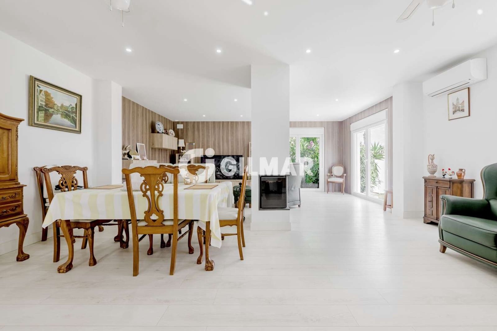 4 bedroom Villa for sale in Chiclana de la Frontera with pool - € 425,000 (Ref: 10032418)