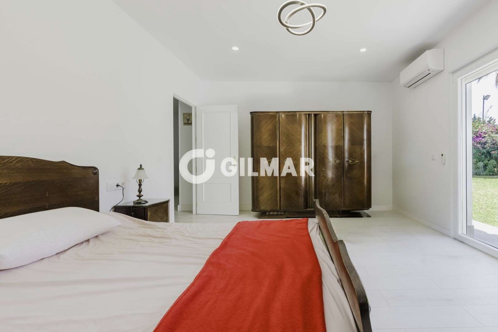 4 bedroom Villa for sale in Chiclana de la Frontera with pool - € 425,000 (Ref: 10032418)