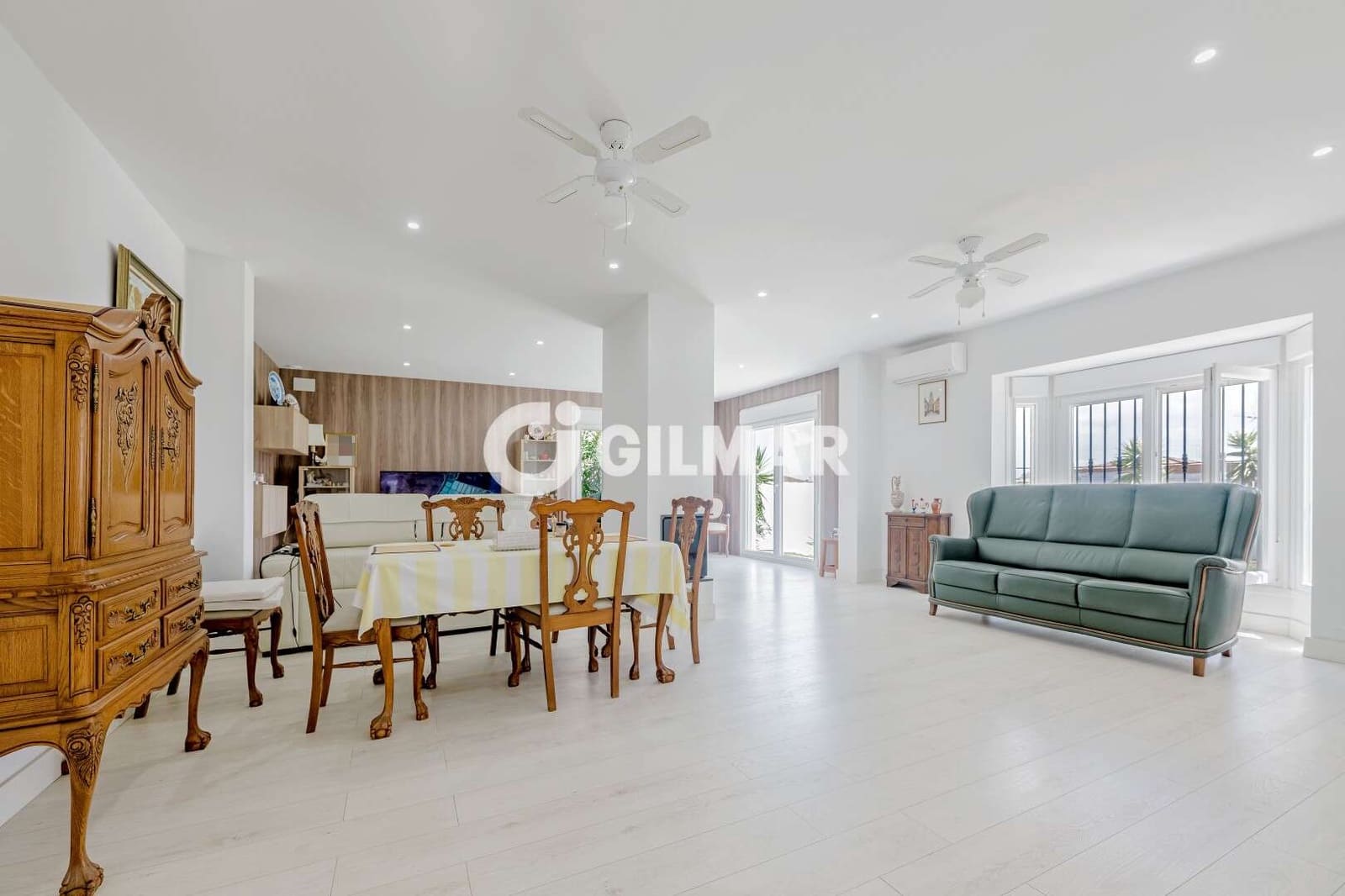 4 bedroom Villa for sale in Chiclana de la Frontera with pool - € 425,000 (Ref: 10032418)