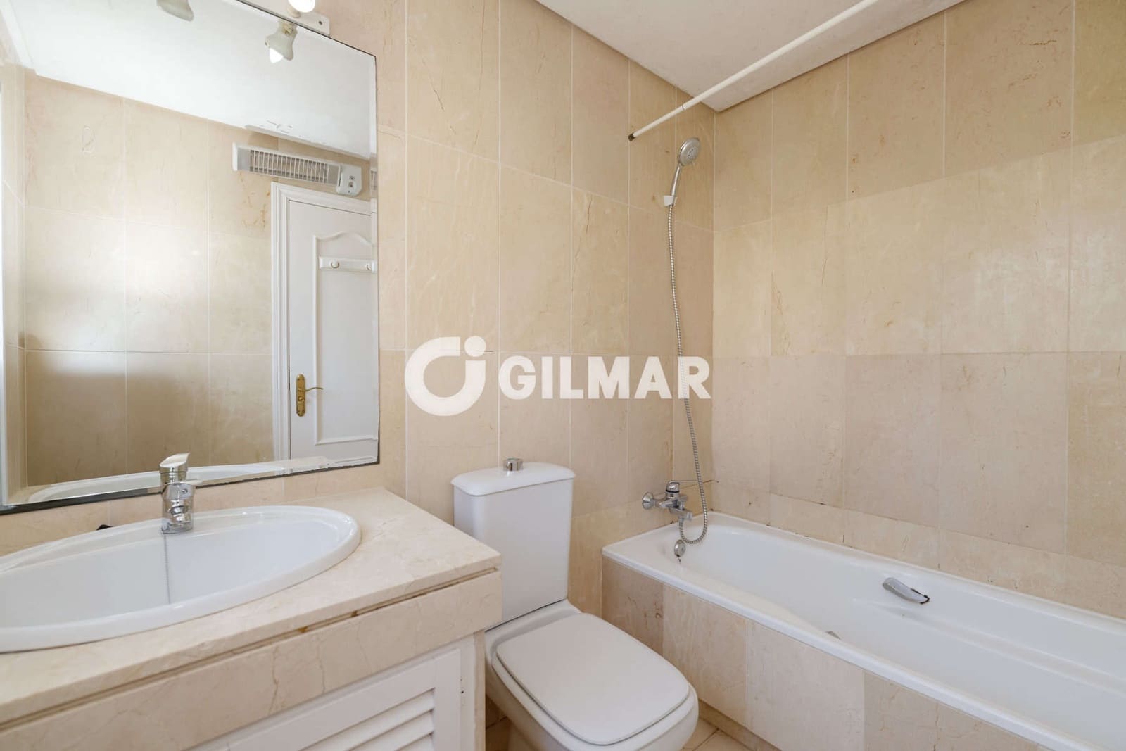 4 Zimmer Reihenhaus zu verkaufen in New Golden Mile mit Pool - 480.000 € (Ref: 10033106)