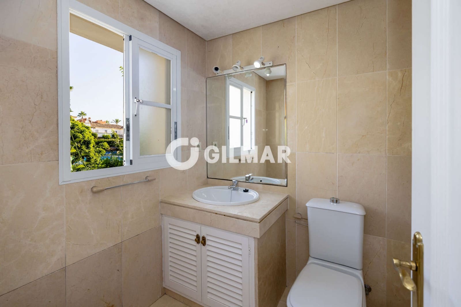 4 Zimmer Reihenhaus zu verkaufen in New Golden Mile mit Pool - 480.000 € (Ref: 10033106)