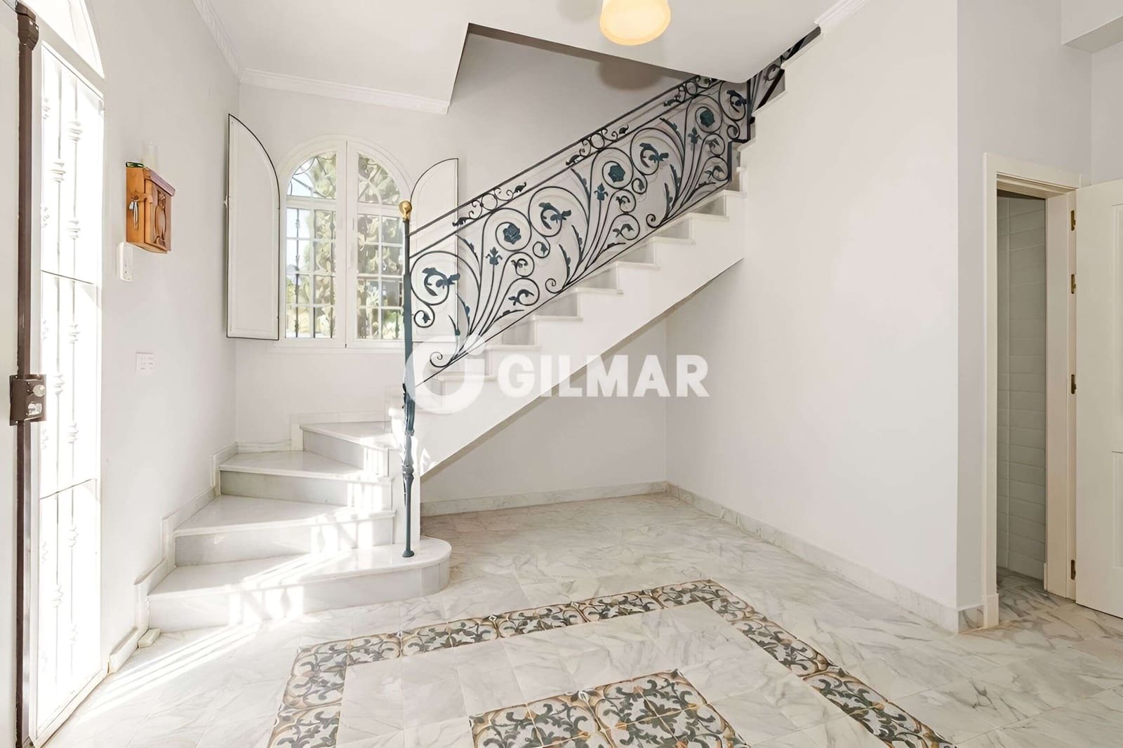 6 soveværelse Villa til salg i Montequinto med swimmingpool garage - € 735.000 (Ref: 10039183)