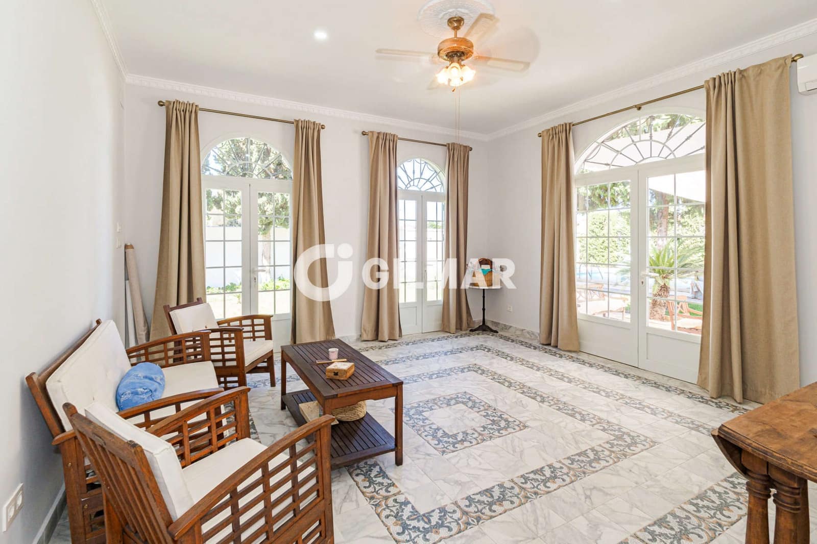 6 soveværelse Villa til salg i Montequinto med swimmingpool garage - € 735.000 (Ref: 10039183)