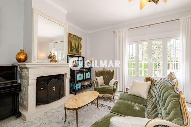 6 soverom Villa til salgs i Montequinto, Dos Hermanas med svømmebasseng garasje - € 735 000 (Ref: 10039183)