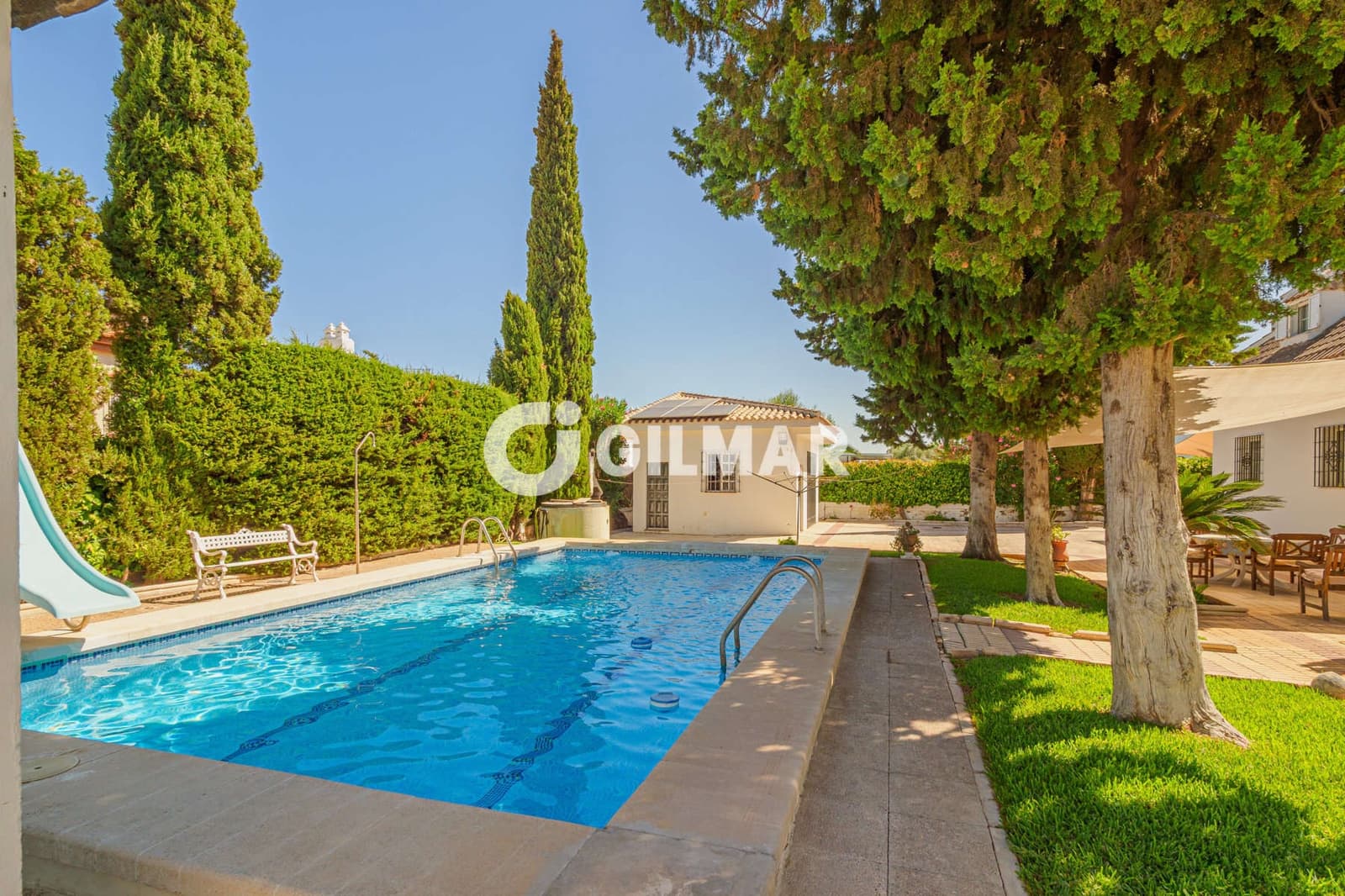 6 soveværelse Villa til salg i Montequinto med swimmingpool garage - € 735.000 (Ref: 10039183)