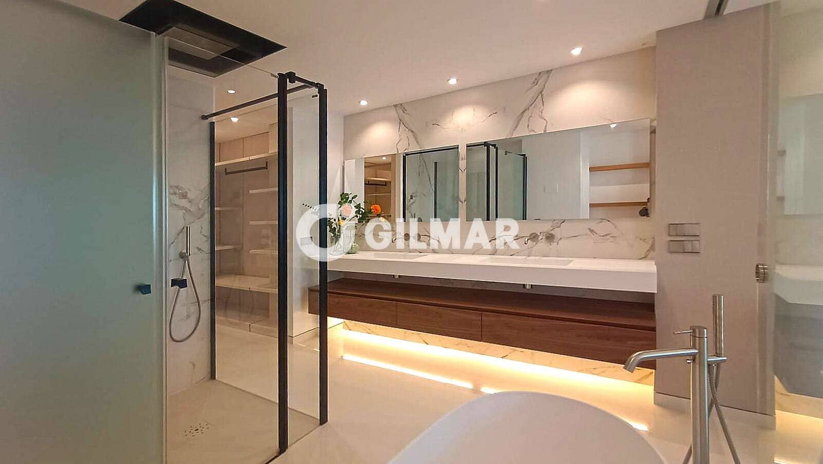4 slaapkamer Flat te koop in Nueva Andalucia met zwembad garage - € 5.900.000 (Ref: 10039988)