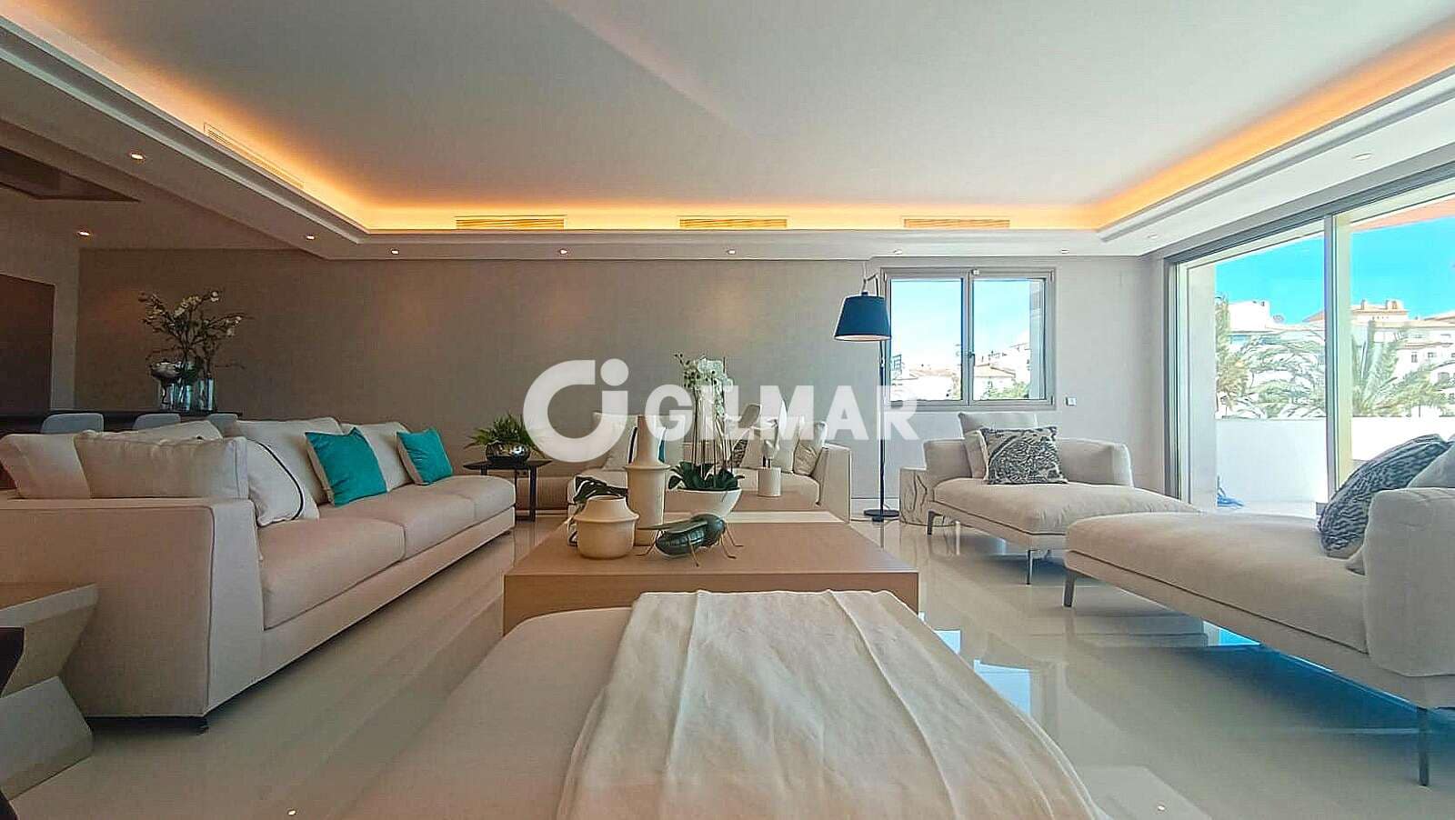 4 slaapkamer Flat te koop in Nueva Andalucia met zwembad garage - € 5.900.000 (Ref: 10039988)