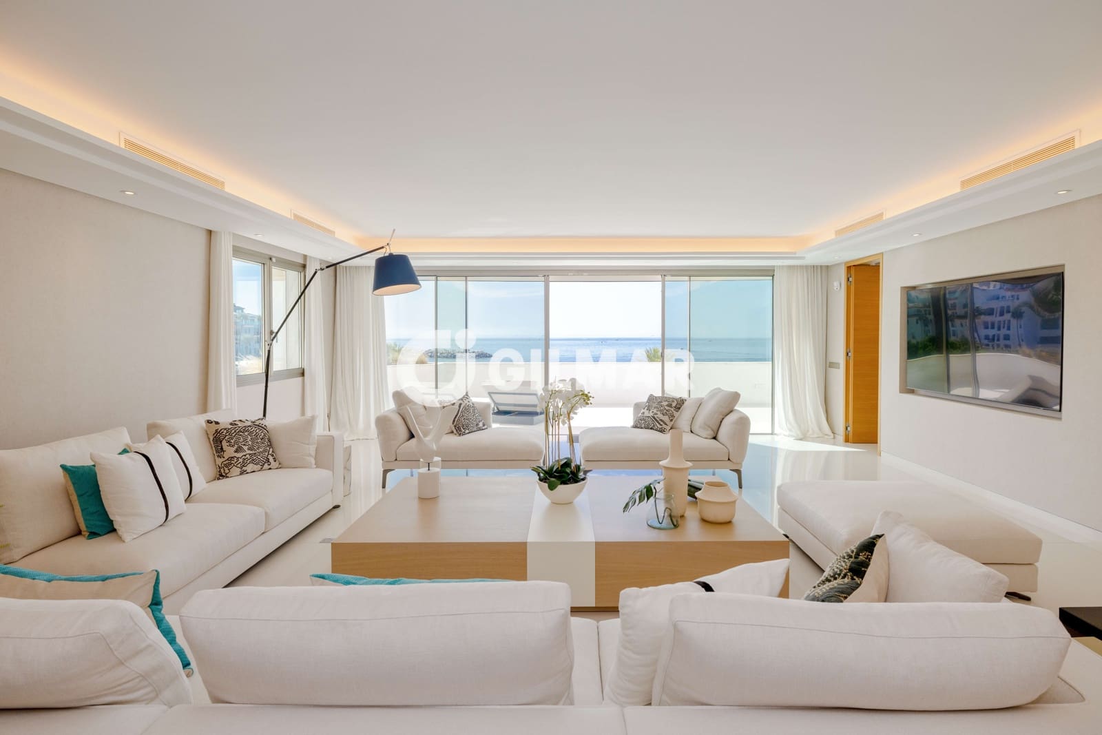 4 bedroom Flat for sale in Nueva Andalucia with pool garage - € 5,900,000 (Ref: 10039988)