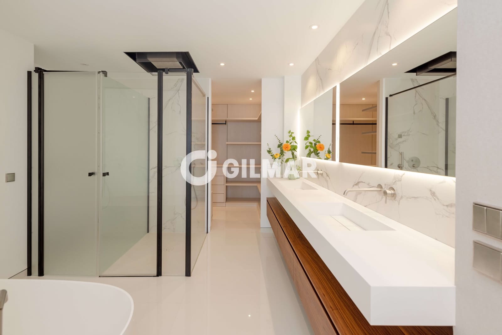 4 bedroom Flat for sale in Nueva Andalucia with pool garage - € 5,900,000 (Ref: 10039988)
