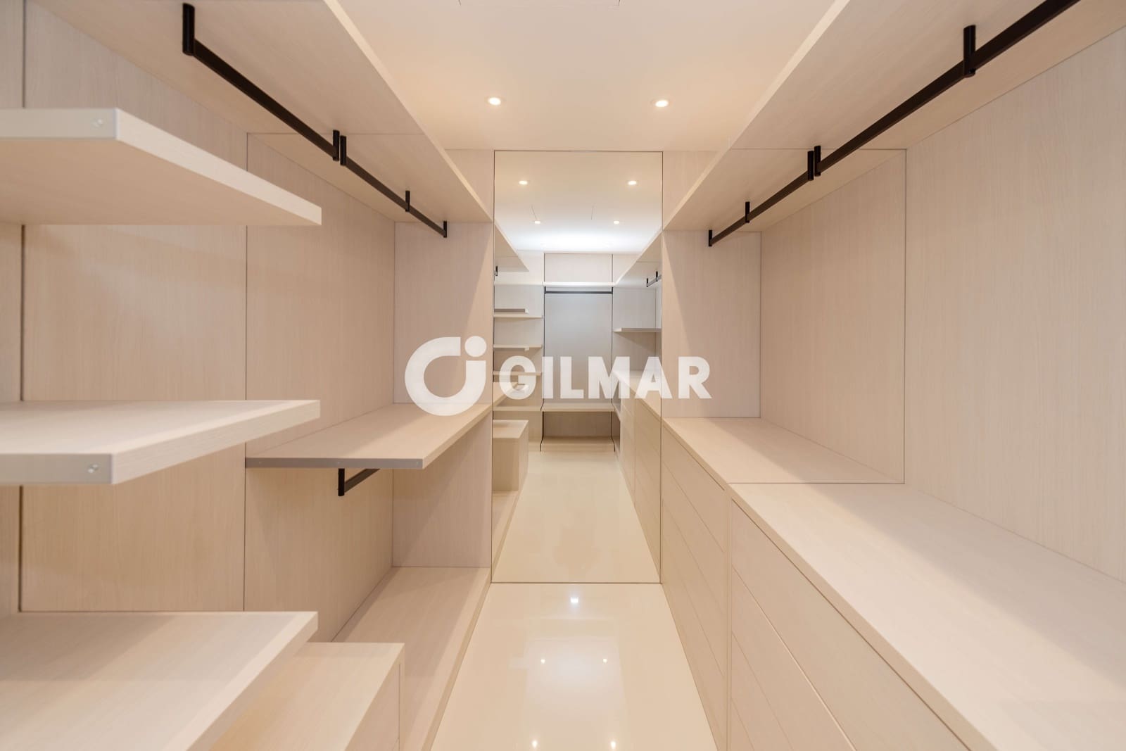 4 bedroom Flat for sale in Nueva Andalucia with pool garage - € 5,900,000 (Ref: 10039988)