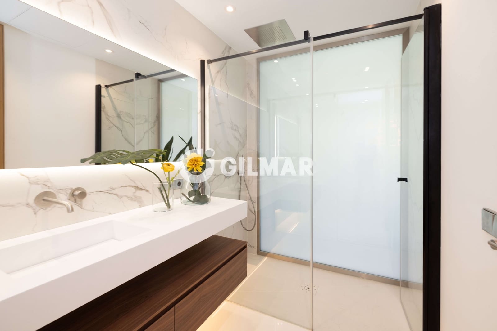 4 bedroom Flat for sale in Nueva Andalucia with pool garage - € 5,900,000 (Ref: 10039988)