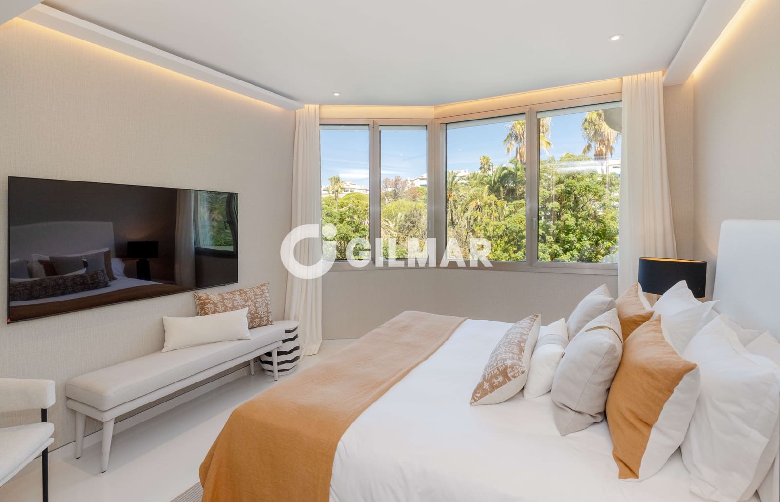 4 bedroom Flat for sale in Nueva Andalucia with pool garage - € 5,900,000 (Ref: 10039988)