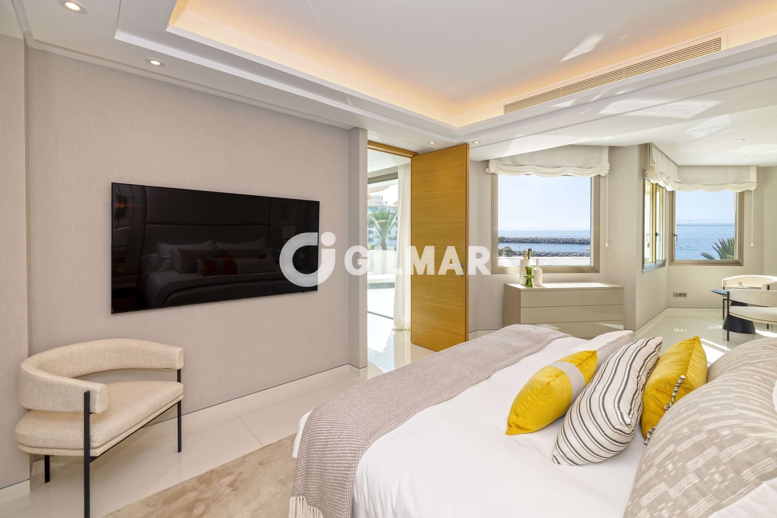 4 bedroom Flat for sale in Nueva Andalucia with pool garage - € 5,900,000 (Ref: 10039988)