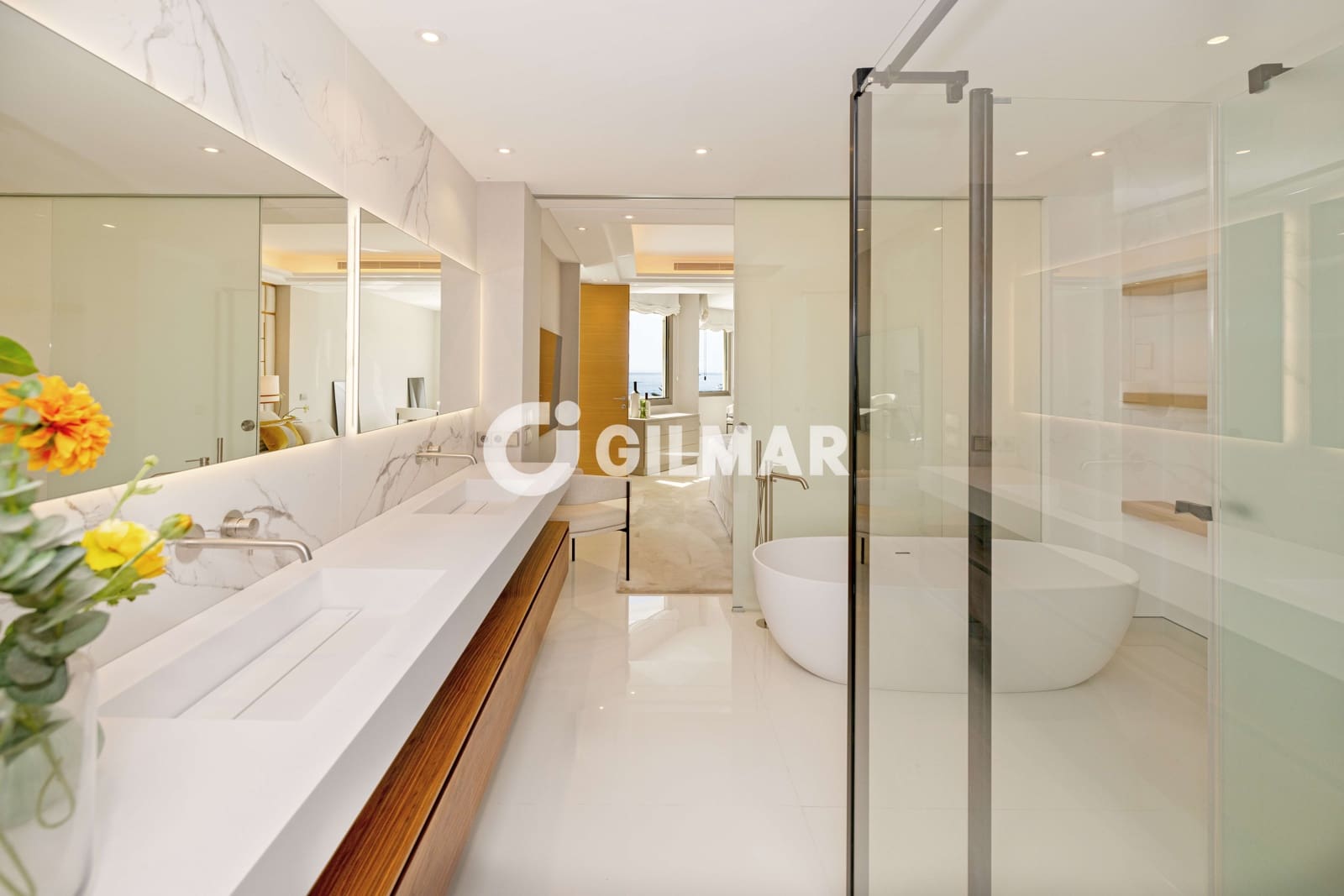 4 bedroom Flat for sale in Nueva Andalucia with pool garage - € 5,900,000 (Ref: 10039988)