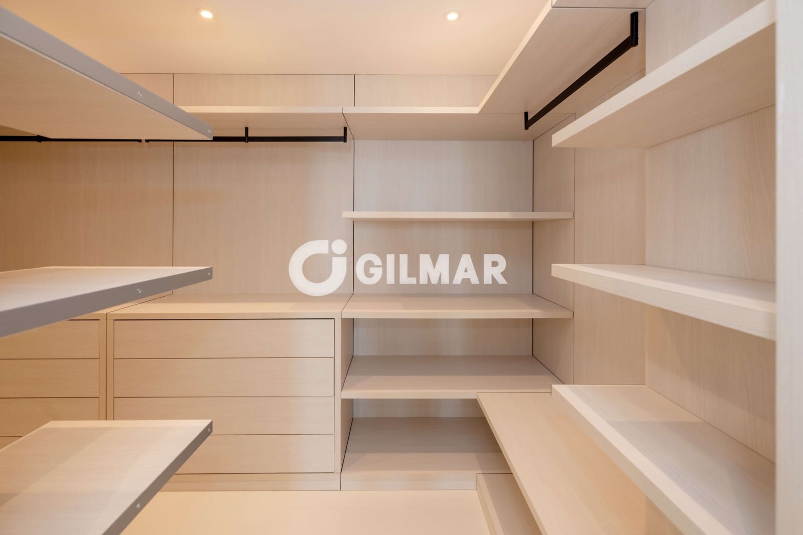 4 bedroom Flat for sale in Nueva Andalucia with pool garage - € 5,900,000 (Ref: 10039988)