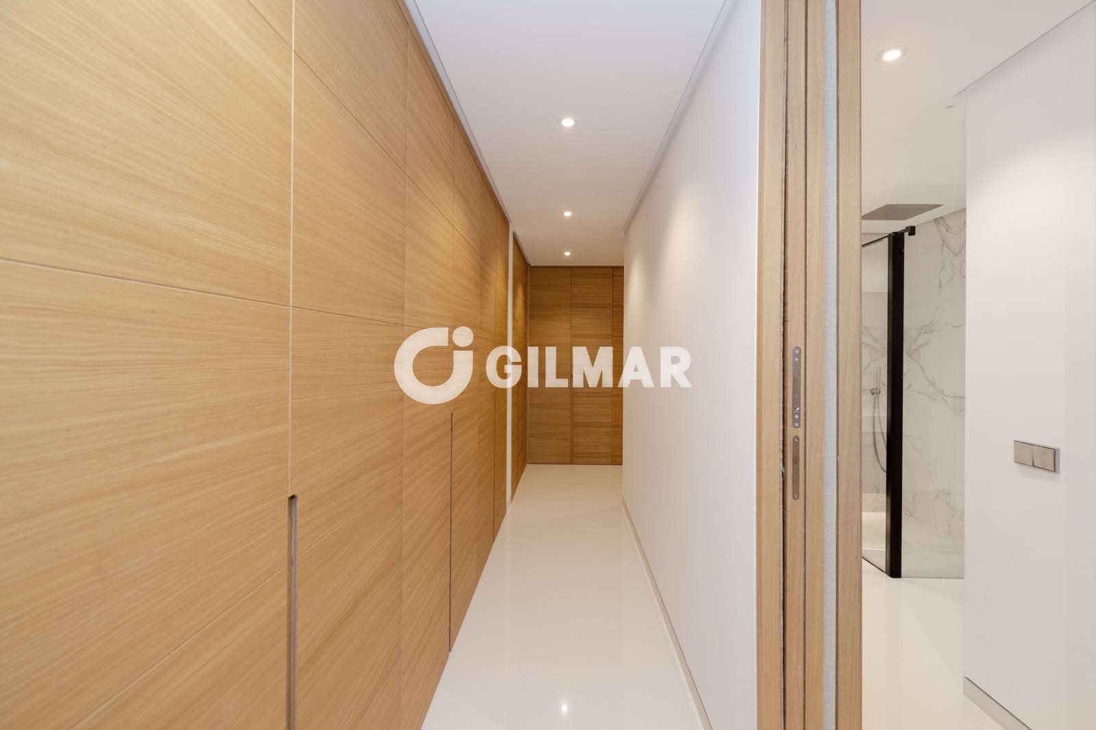 4 bedroom Flat for sale in Nueva Andalucia with pool garage - € 5,900,000 (Ref: 10039988)