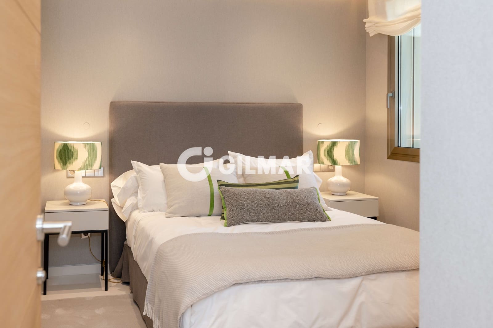4 bedroom Flat for sale in Nueva Andalucia with pool garage - € 5,900,000 (Ref: 10039988)