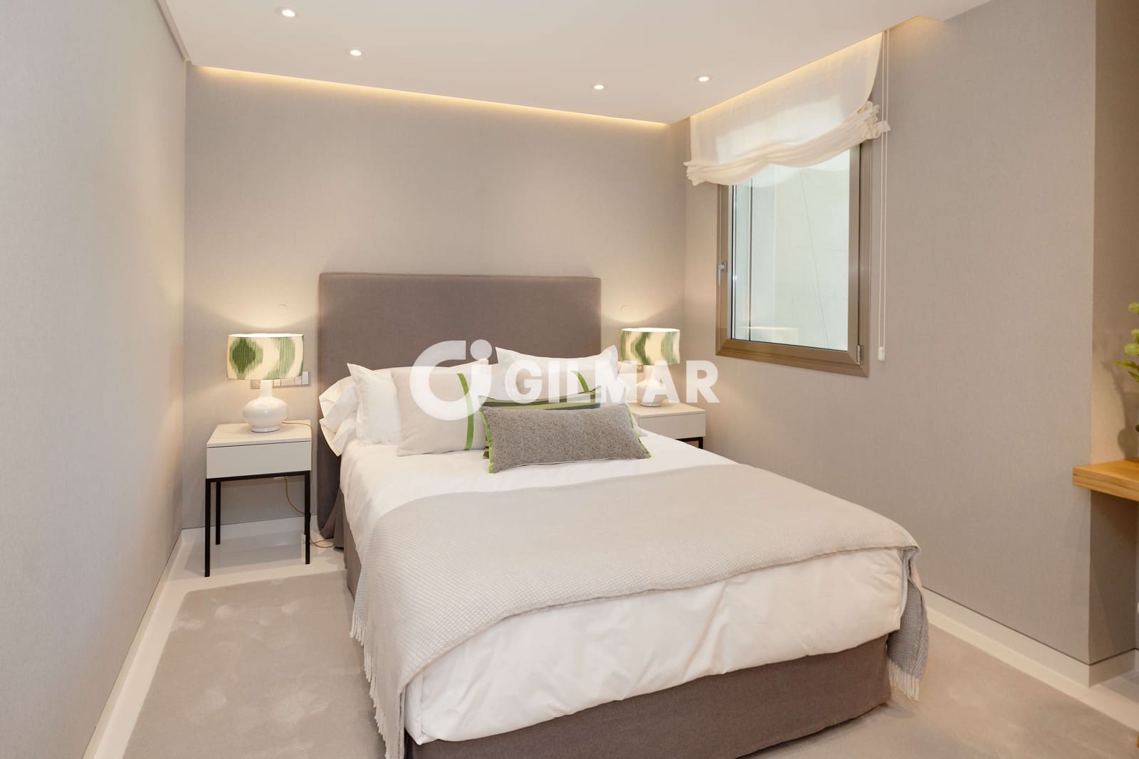4 bedroom Flat for sale in Nueva Andalucia with pool garage - € 5,900,000 (Ref: 10039988)