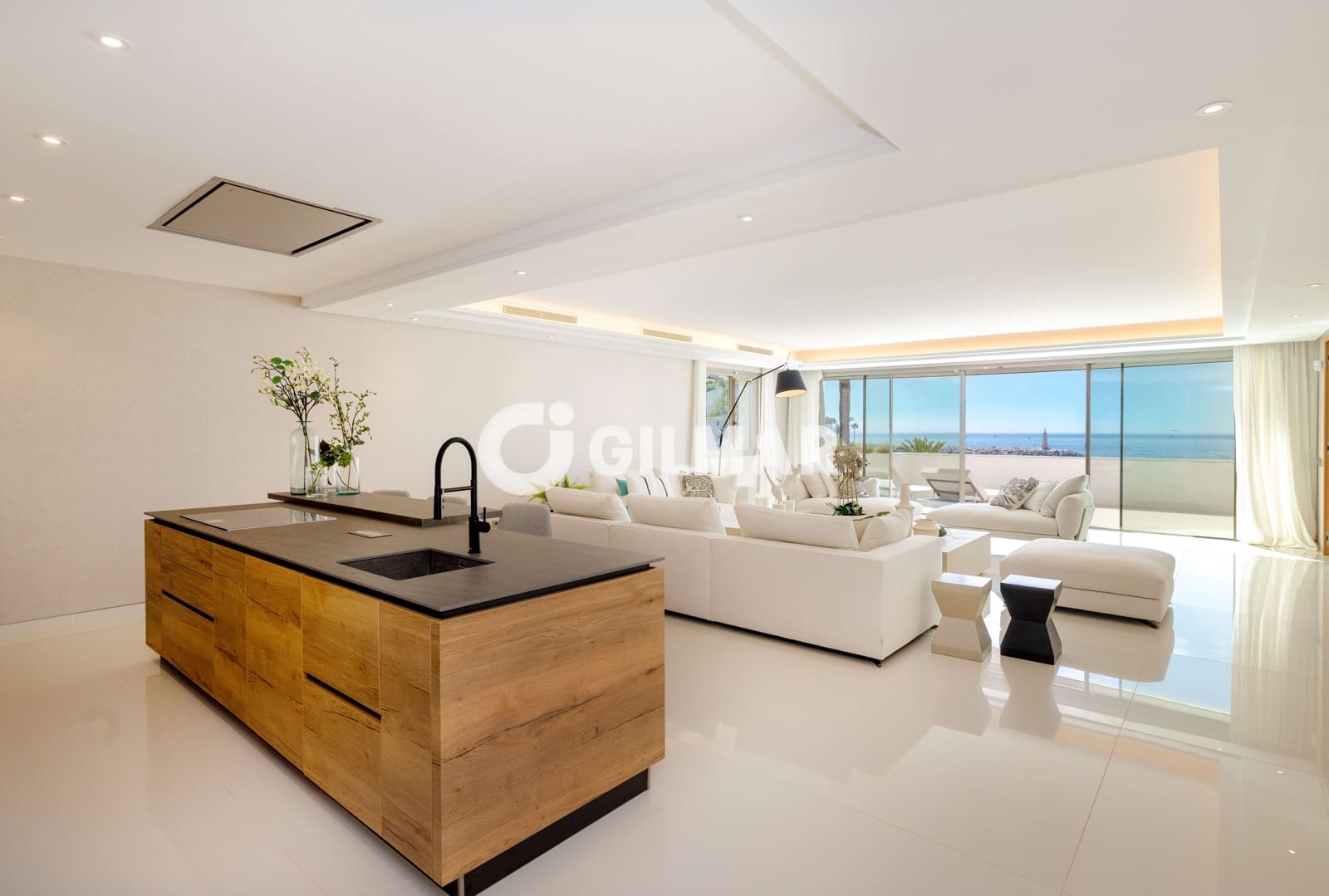 4 bedroom Flat for sale in Nueva Andalucia with pool garage - € 5,900,000 (Ref: 10039988)