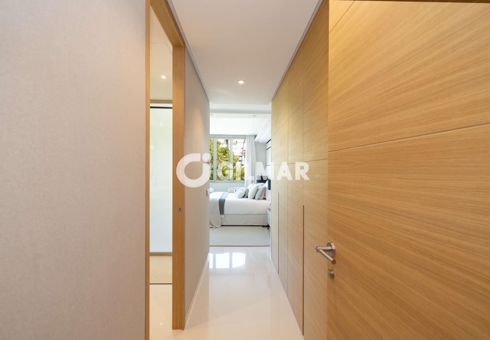 4 bedroom Flat for sale in Nueva Andalucia with pool garage - € 5,900,000 (Ref: 10039988)