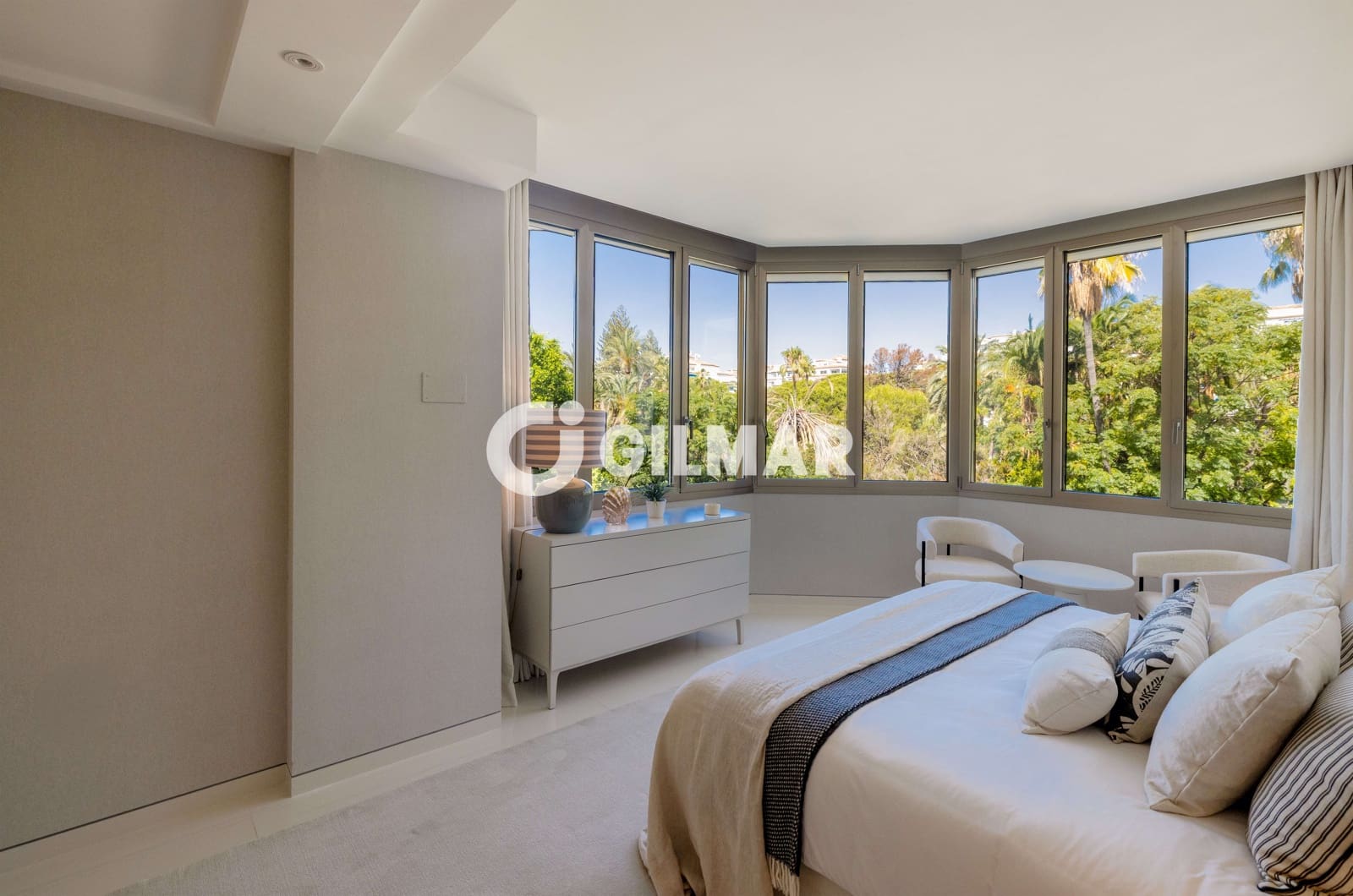 4 bedroom Flat for sale in Nueva Andalucia with pool garage - € 5,900,000 (Ref: 10039988)