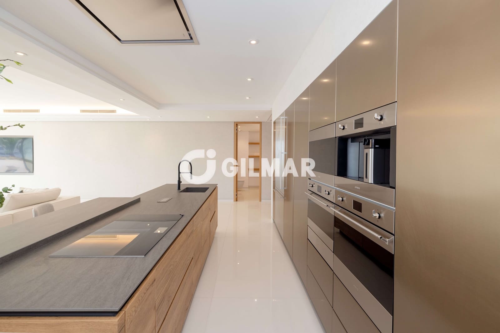 4 bedroom Flat for sale in Nueva Andalucia with pool garage - € 5,900,000 (Ref: 10039988)