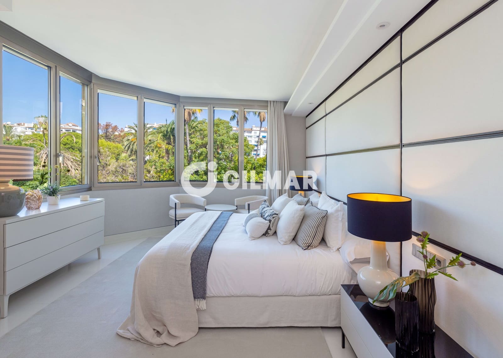 4 bedroom Flat for sale in Nueva Andalucia with pool garage - € 5,900,000 (Ref: 10039988)