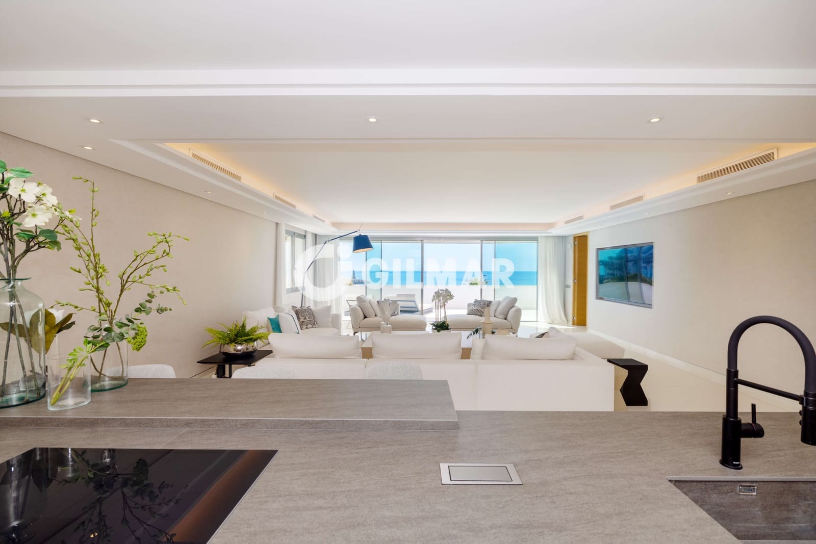 4 bedroom Flat for sale in Nueva Andalucia with pool garage - € 5,900,000 (Ref: 10039988)