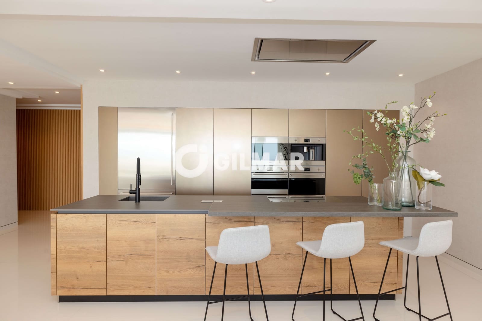 4 bedroom Flat for sale in Nueva Andalucia with pool garage - € 5,900,000 (Ref: 10039988)