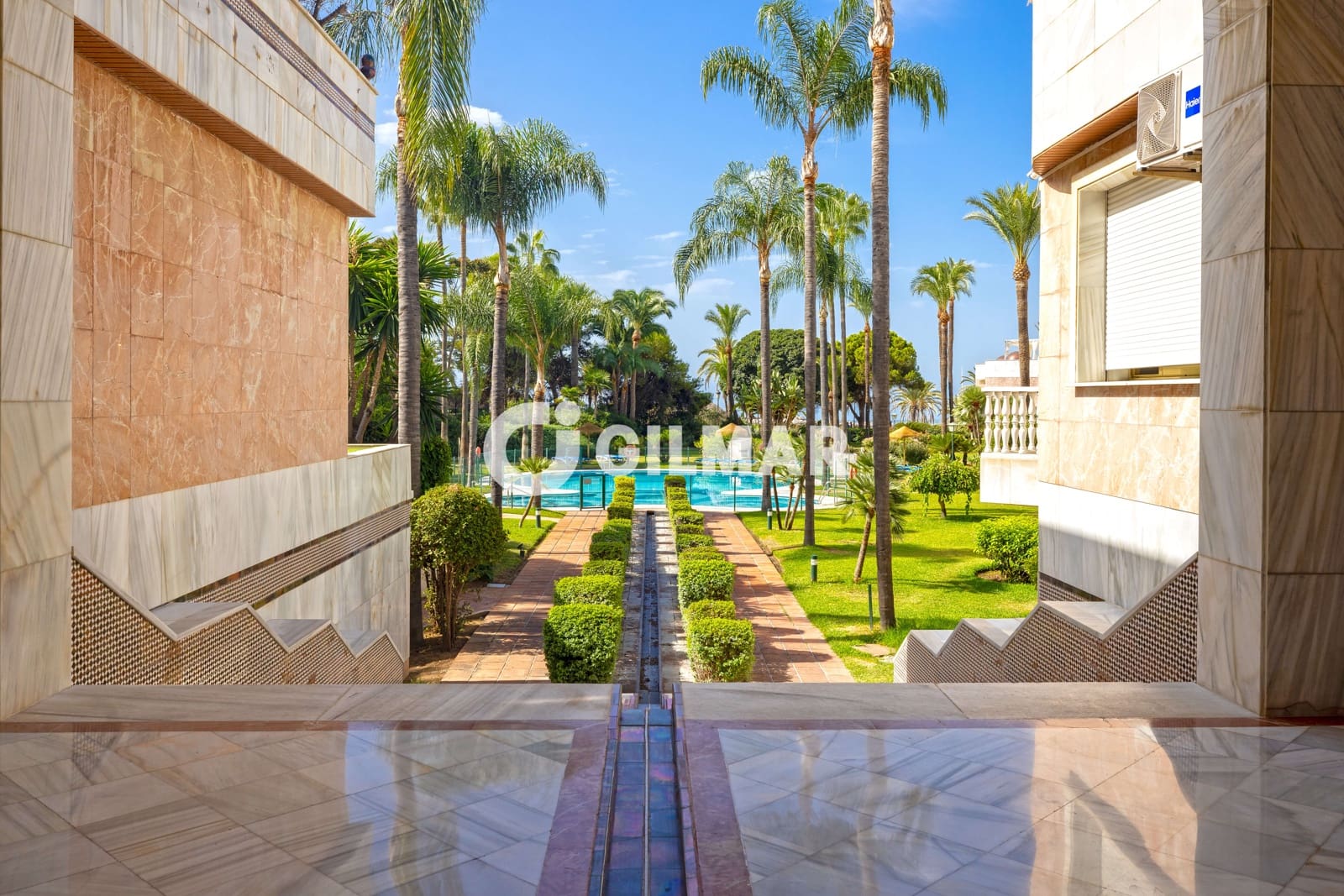 4 bedroom Flat for sale in Nueva Andalucia with pool garage - € 5,900,000 (Ref: 10039988)