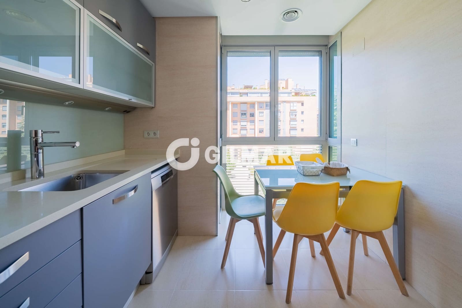 4 soveværelse Lejlighed til salg i Madrid by med swimmingpool garage - € 1.240.000 (Ref: 10041717)