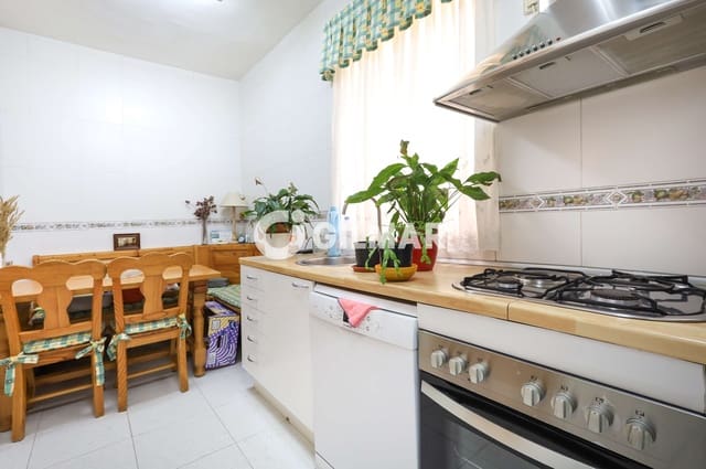 3 bedroom Flat for sale in Embajadores, Madrid city - € 640,000 (Ref: 10041725)